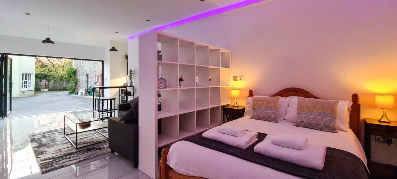 The Studio, Luxury Modern Apartment In The South Hams, Stunning Walks On The Doorstep, A 20 Minute Drive To The Beautiful Sandy Beaches, Quiet Courtyard Setting, Shops, Bars And Restaurants A Short Walk Away! أيفي بريدج المظهر الخارجي الصورة