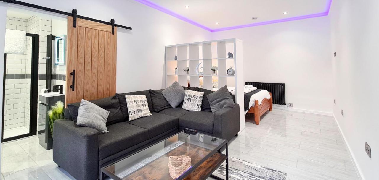 The Studio, Luxury Modern Apartment In The South Hams, Stunning Walks On The Doorstep, A 20 Minute Drive To The Beautiful Sandy Beaches, Quiet Courtyard Setting, Shops, Bars And Restaurants A Short Walk Away! أيفي بريدج المظهر الخارجي الصورة