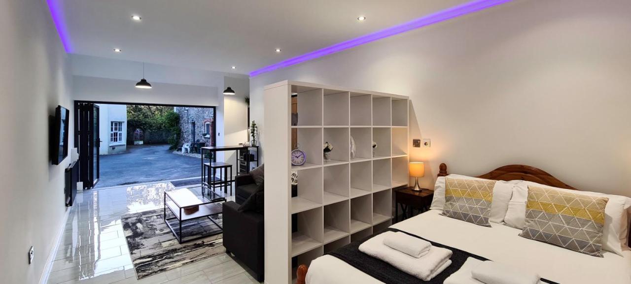 The Studio, Luxury Modern Apartment In The South Hams, Stunning Walks On The Doorstep, A 20 Minute Drive To The Beautiful Sandy Beaches, Quiet Courtyard Setting, Shops, Bars And Restaurants A Short Walk Away! أيفي بريدج المظهر الخارجي الصورة