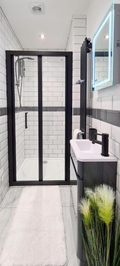 The Studio, Luxury Modern Apartment In The South Hams, Stunning Walks On The Doorstep, A 20 Minute Drive To The Beautiful Sandy Beaches, Quiet Courtyard Setting, Shops, Bars And Restaurants A Short Walk Away! أيفي بريدج المظهر الخارجي الصورة