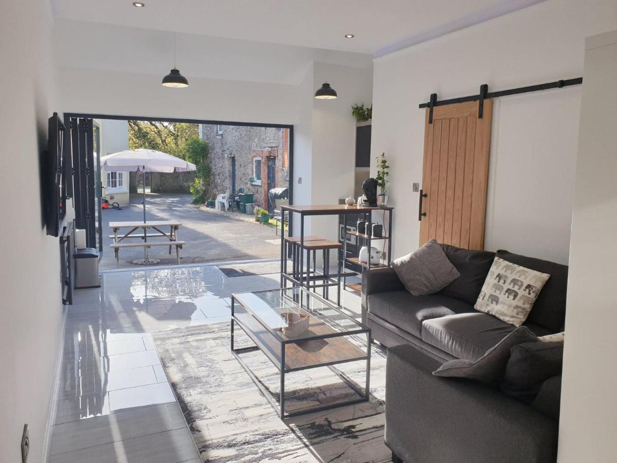 The Studio, Luxury Modern Apartment In The South Hams, Stunning Walks On The Doorstep, A 20 Minute Drive To The Beautiful Sandy Beaches, Quiet Courtyard Setting, Shops, Bars And Restaurants A Short Walk Away! أيفي بريدج المظهر الخارجي الصورة